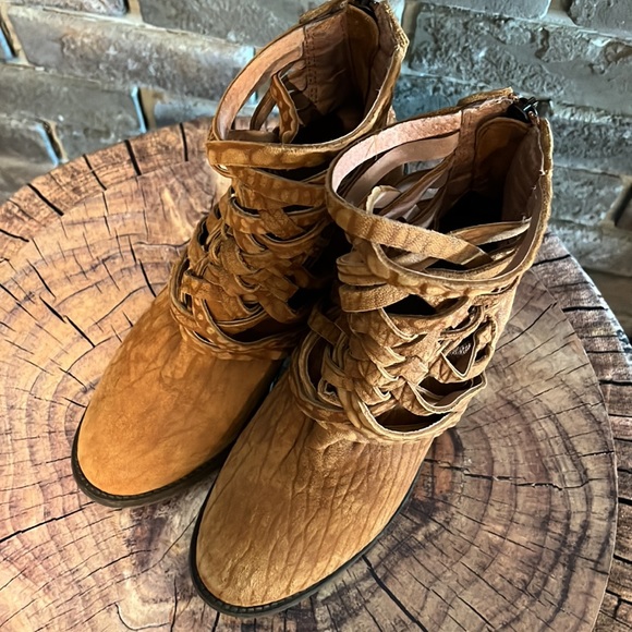 Free People bootie HOST PICK - Picture 2 of 9